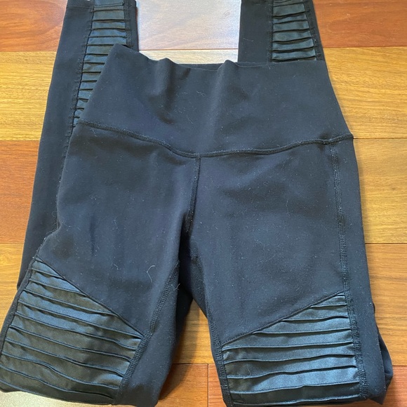 Alo yoga high waisted Moto leggings - Picture 2 of 9